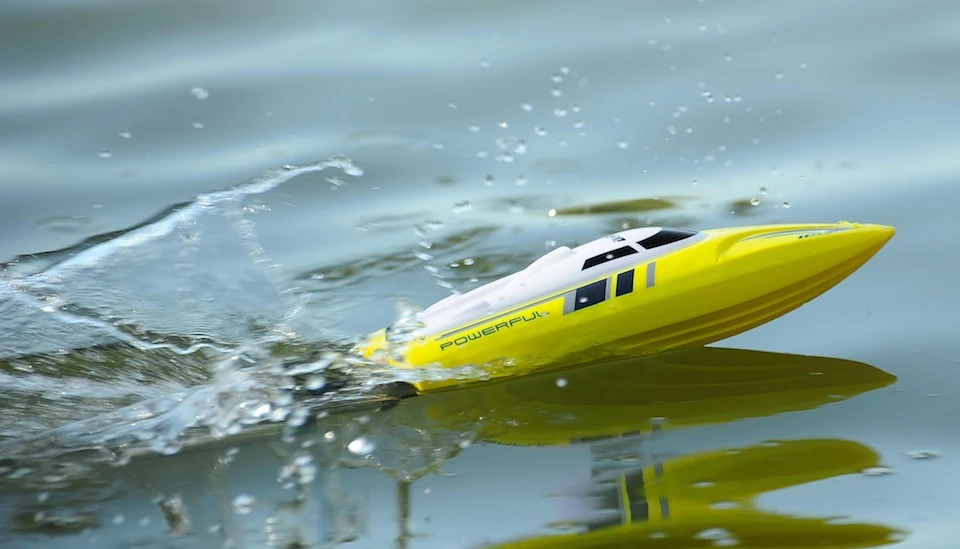 UDI003 Bullet 2.4G 4CH Wireless Remote Control High Speed Racing RC Boat With Low Battery Warning Function (Yellow) 17 UDI003 Bullet 2.4G 4CH Wireless Remote Control High Speed Racing RC Boat With Low Battery Warning Function (Yellow) - Image 17