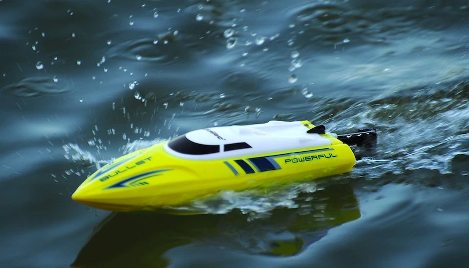 UDI003 Bullet 2.4G 4CH Wireless Remote Control High Speed Racing RC Boat With Low Battery Warning Function (Yellow) 18 UDI003 Bullet 2.4G 4CH Wireless Remote Control High Speed Racing RC Boat With Low Battery Warning Function (Yellow) - Image 18