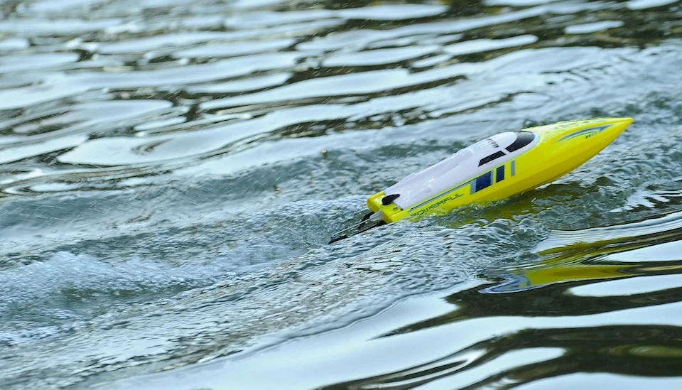 UDI003 Bullet 2.4G 4CH Wireless Remote Control High Speed Racing RC Boat With Low Battery Warning Function (Yellow) 19 UDI003 Bullet 2.4G 4CH Wireless Remote Control High Speed Racing RC Boat With Low Battery Warning Function (Yellow) - Image 19