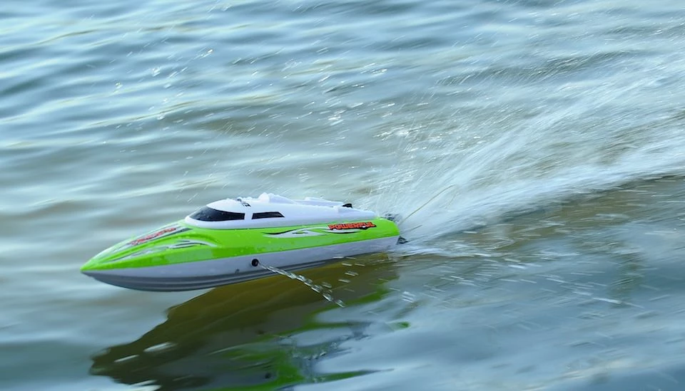 UDI 012 Power 2.4G RC Boat High Speed Racing Yacht (Green) 17 UDI 012 Power 2.4G RC Boat High Speed Racing Yacht (Green) - Image 17